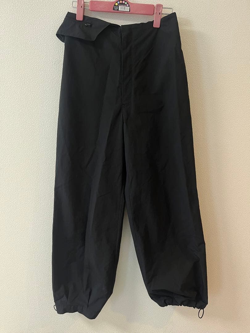 akaneutsunomiya パンツ ブラック テーパード