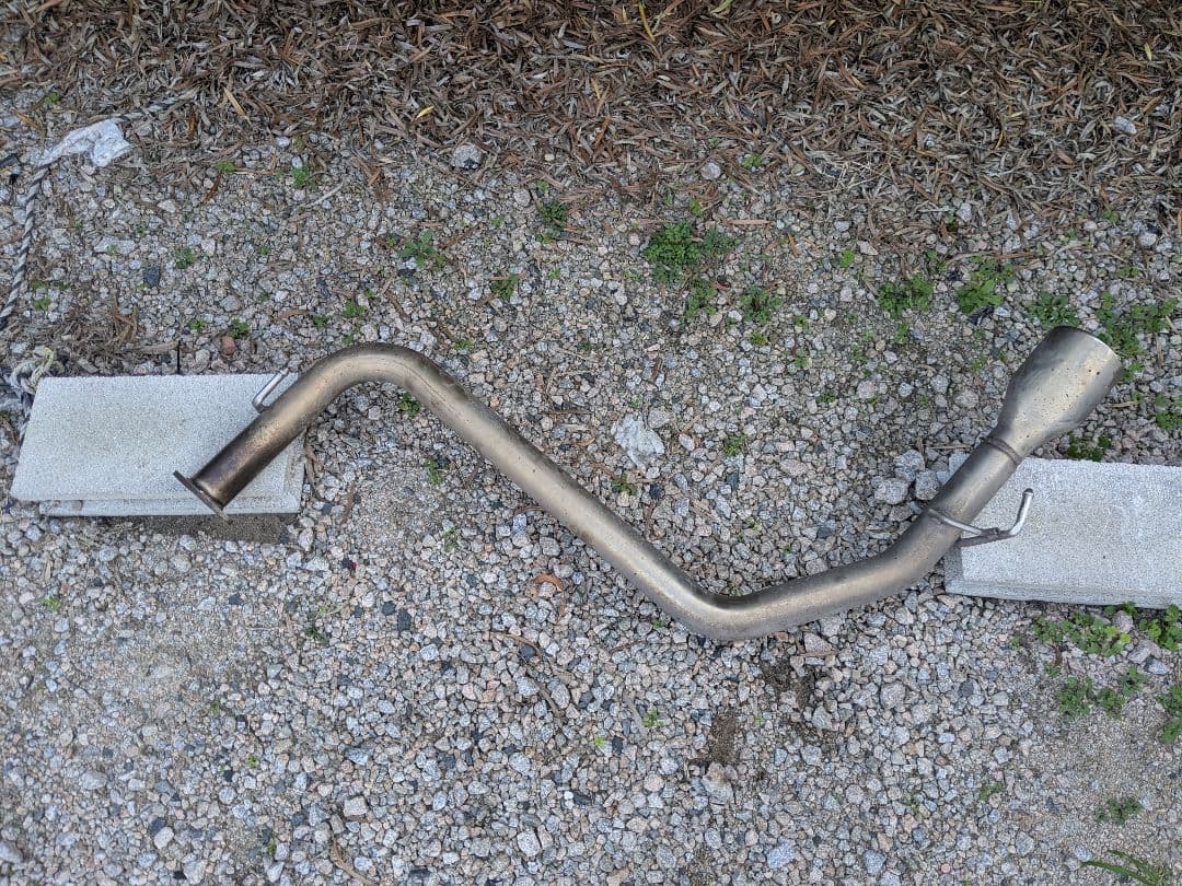 C26セレナ後期　社外マフラー