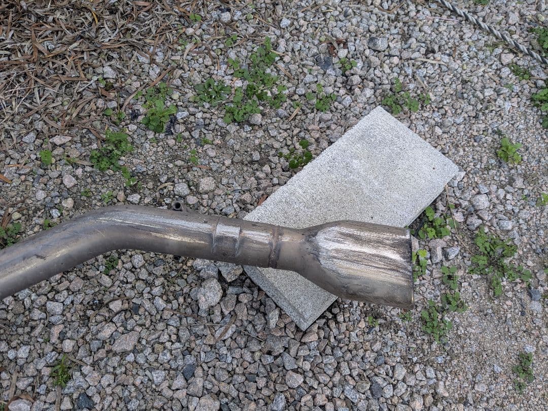 C26セレナ後期　社外マフラー