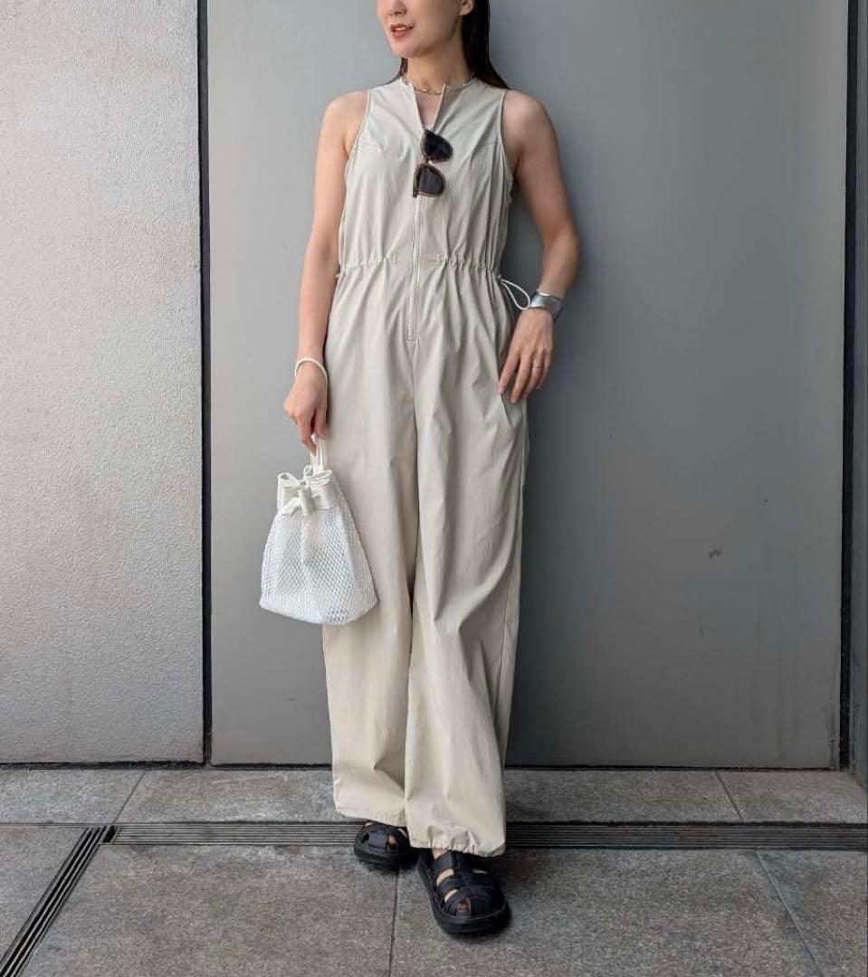 《新品タグ付き》ミラオーウェン 撥水ドロストナイロンサロペット