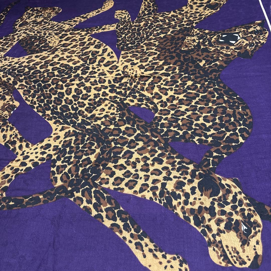 イヴサンローラン　大判　ストール　豹　レオパード　紫　142✖️ 142cm