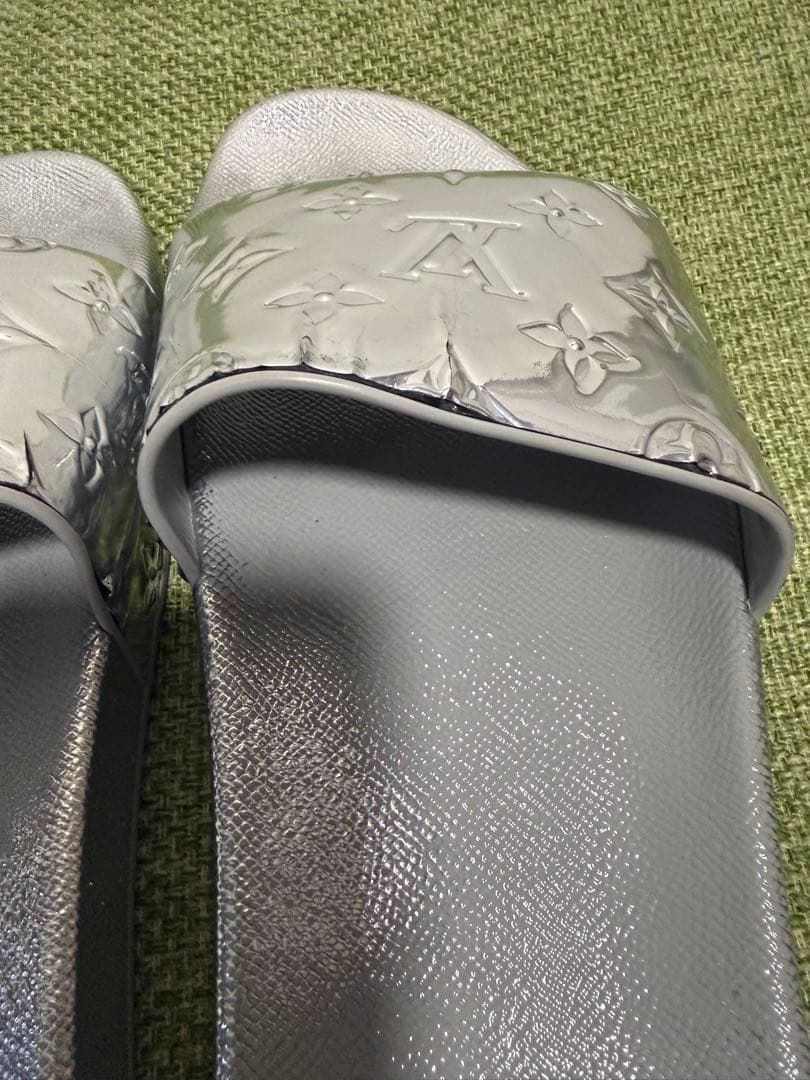 Louis Vuitton シルバー サンダル　10