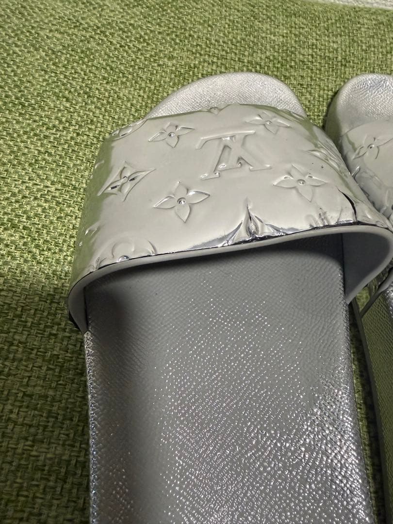 Louis Vuitton シルバー サンダル　10