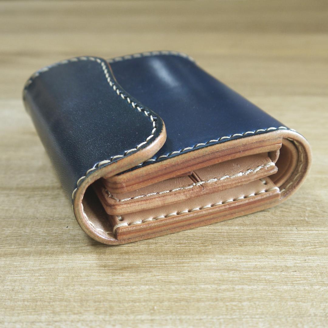 ヌメ革　栃木レザー　サドルレザー　コンパクトウォレット　三つ折り　青/生成り