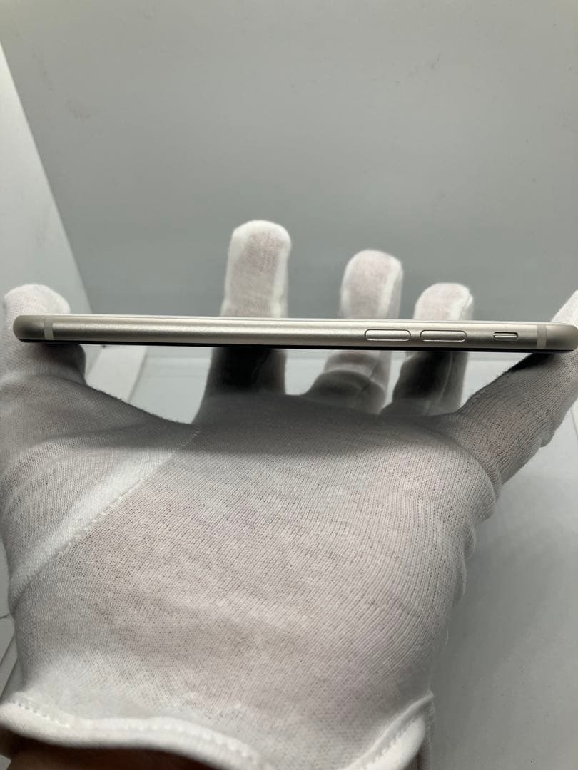 ぽ*す様 美品 バッテリー100% iPhone SE 第3世代 128GB ホ