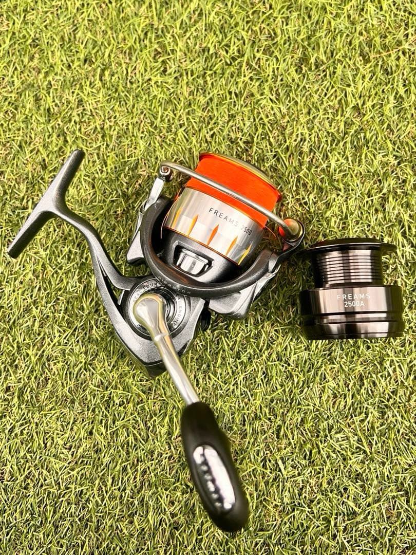 11 FREAMS 2500 レアスプール付き フリームス