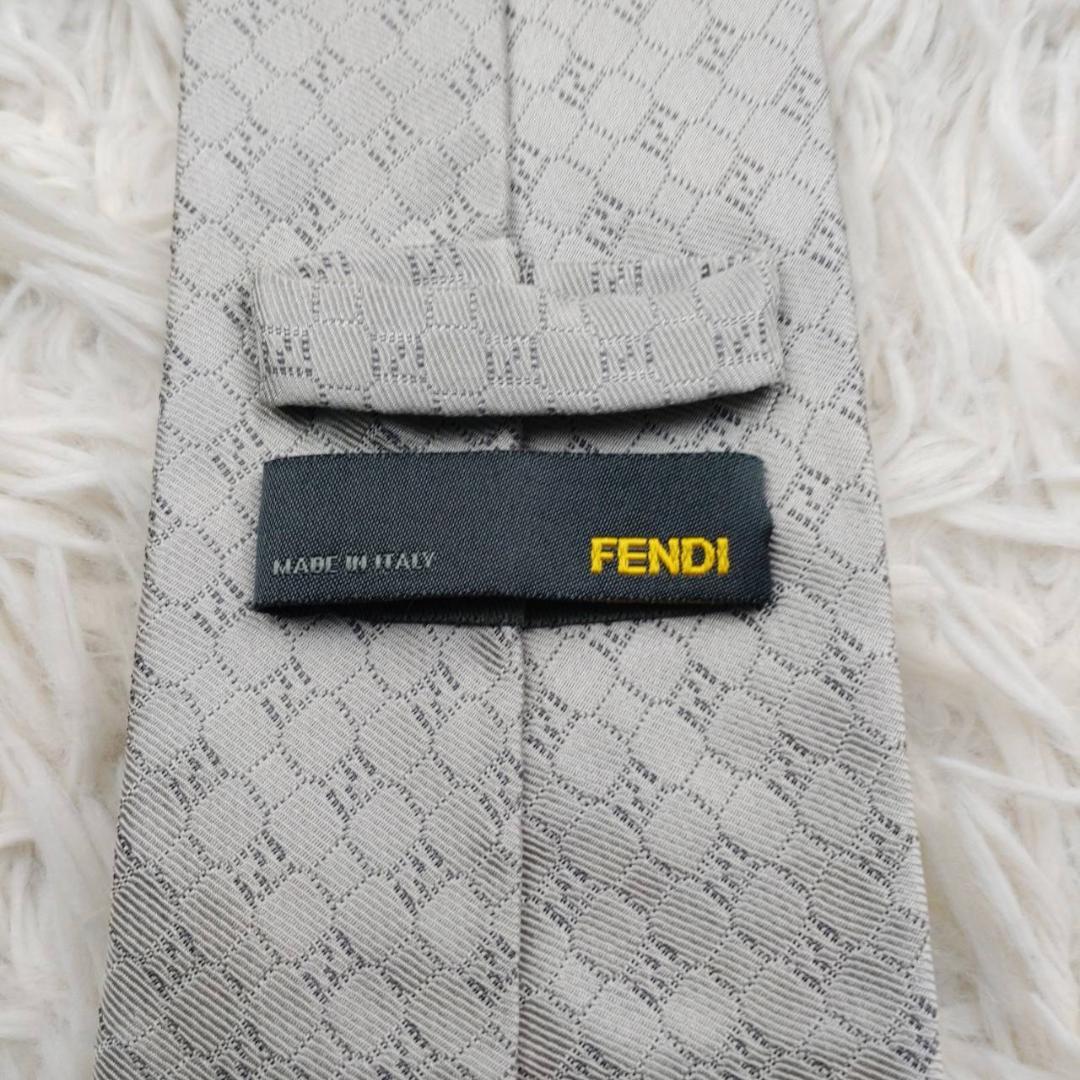 フェンディ 高級シルクネクタイ 総柄（ズッカ柄） ライトグレー