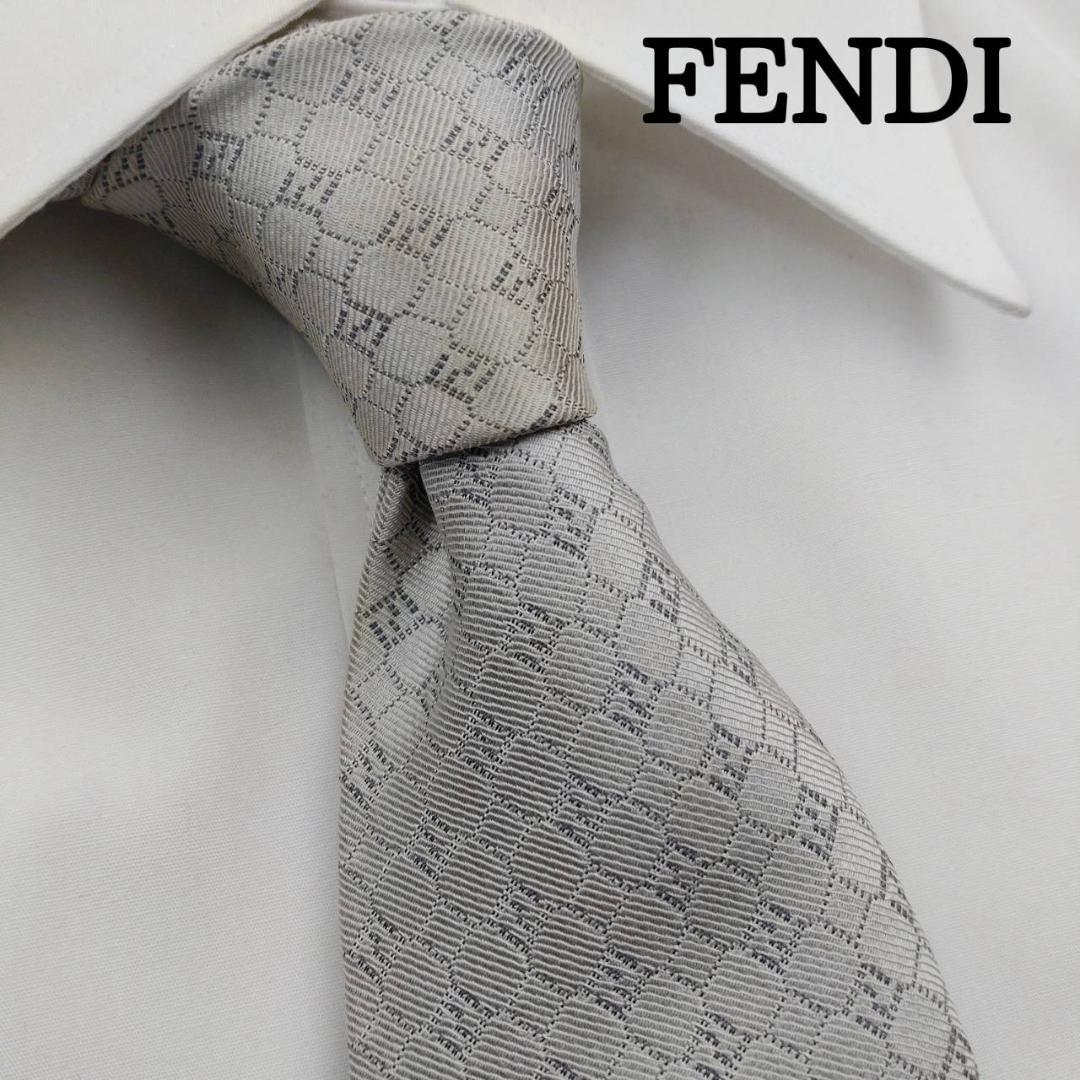 フェンディ 高級シルクネクタイ 総柄（ズッカ柄） ライトグレー