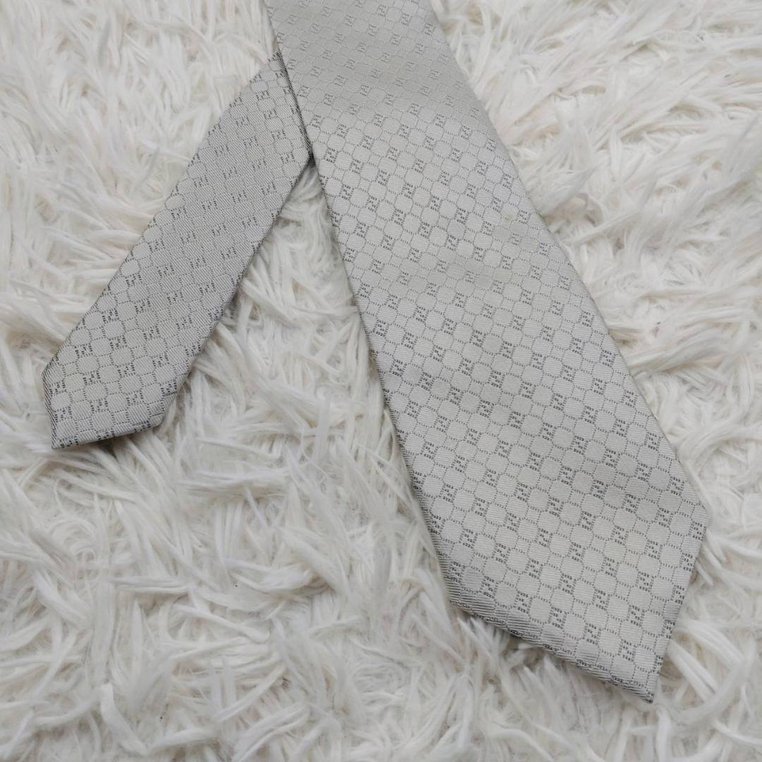 フェンディ 高級シルクネクタイ 総柄（ズッカ柄） ライトグレー