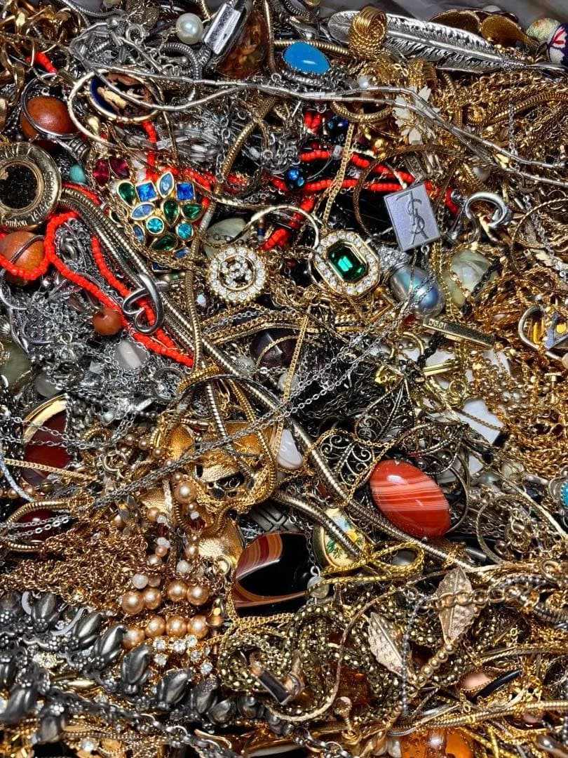 アクセサリー大量まとめ売り　11.7kg ジャンク