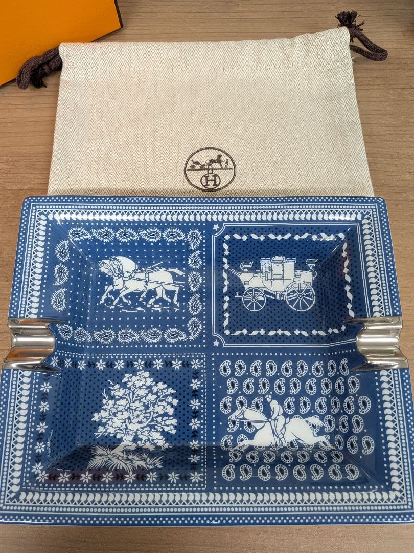 HERMES カレ55 ECURIES PARISIENNES パリの厩舎 灰皿