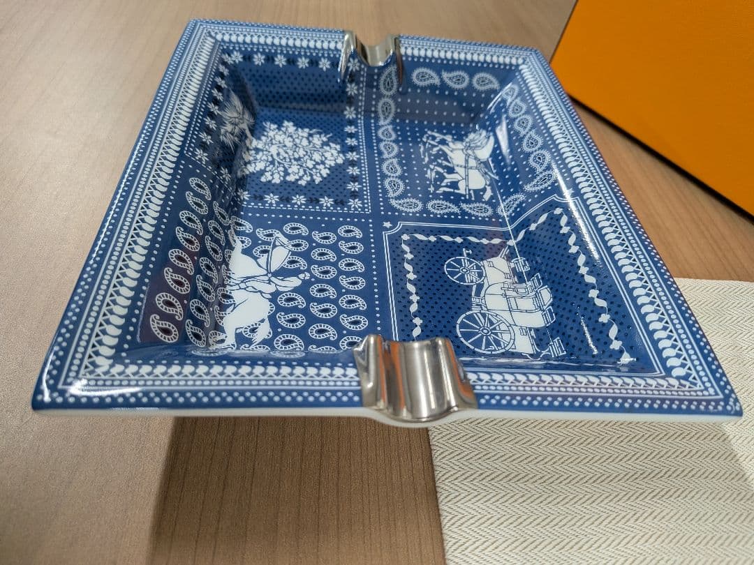 HERMES カレ55 ECURIES PARISIENNES パリの厩舎 灰皿