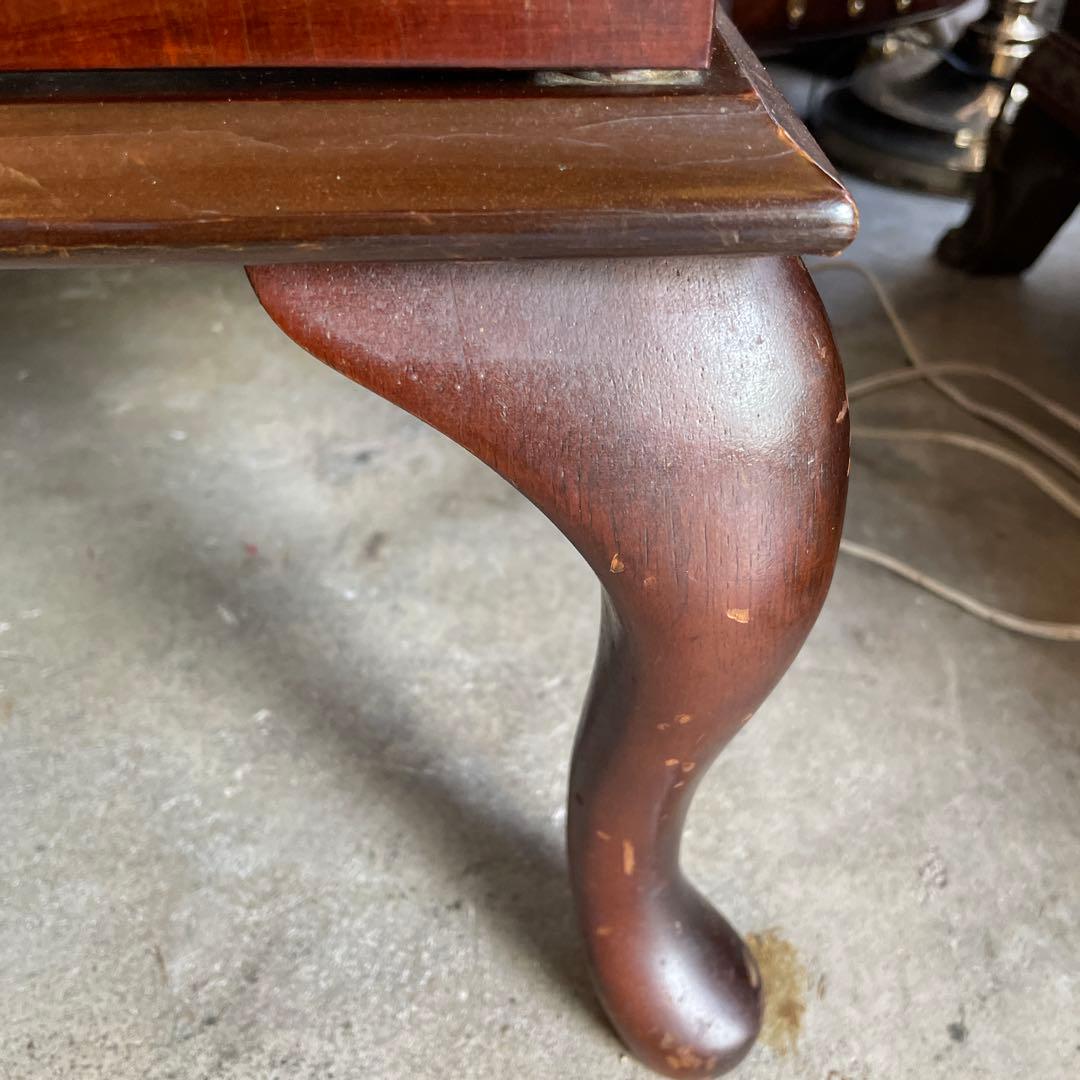 アメリカ製アンティークガラスの飾り棚　猫脚