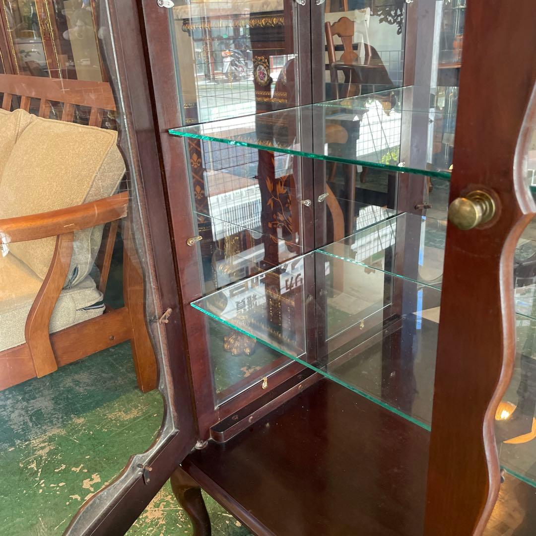 アメリカ製アンティークガラスの飾り棚　猫脚