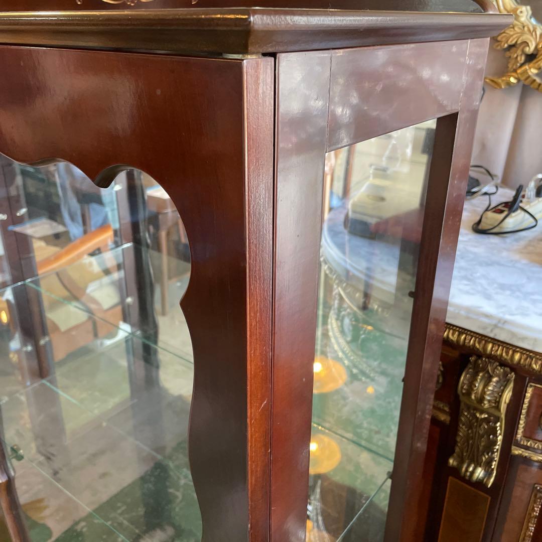 アメリカ製アンティークガラスの飾り棚　猫脚