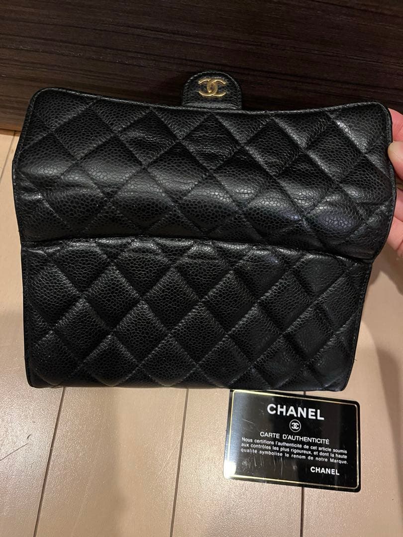 CHANEL キャビアスキン　ブラック長財布　マトラッセ