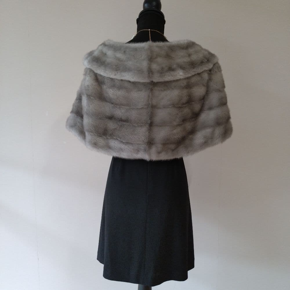 SAGA FOX サファイヤミンク　ケープ　ショール しっぽのフリンジ付き