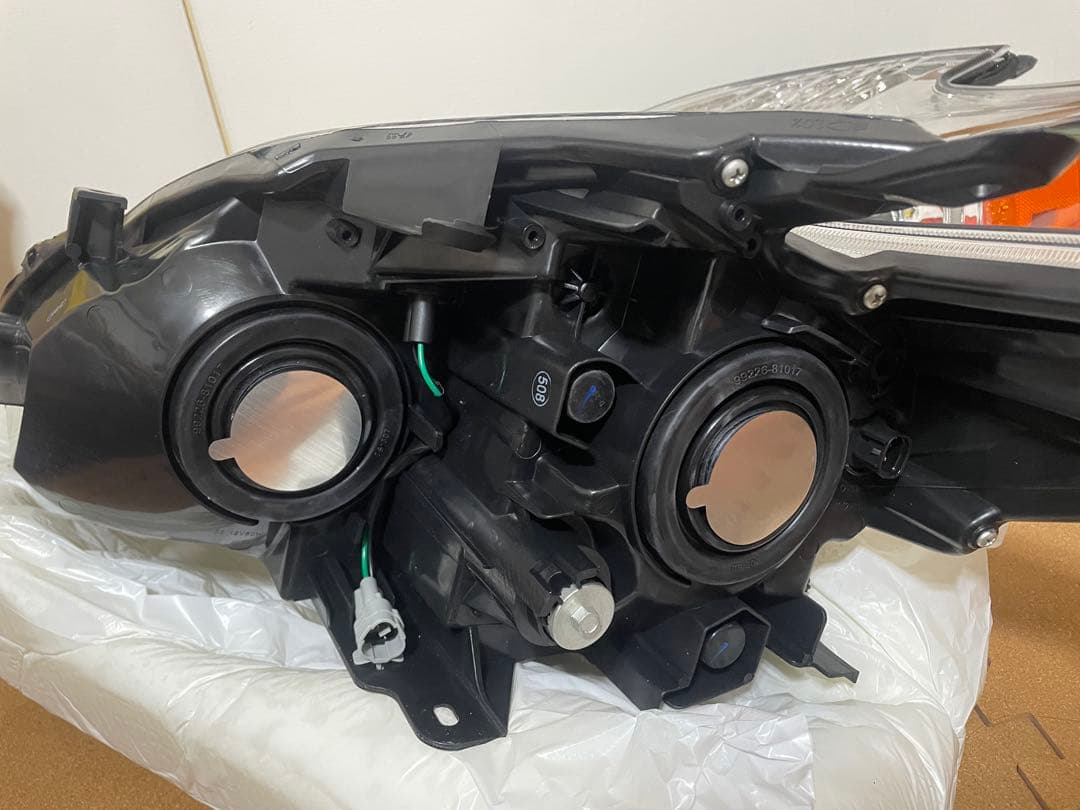 超美品 新品！30プリウスus仕様ヘッドライト バフ掛け済