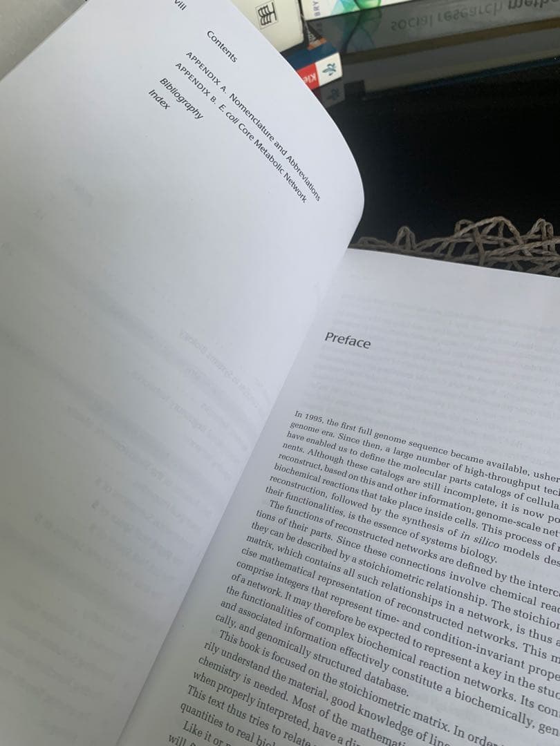 SYSTEMS BIOLOGY Bernhard Ø. Palsson