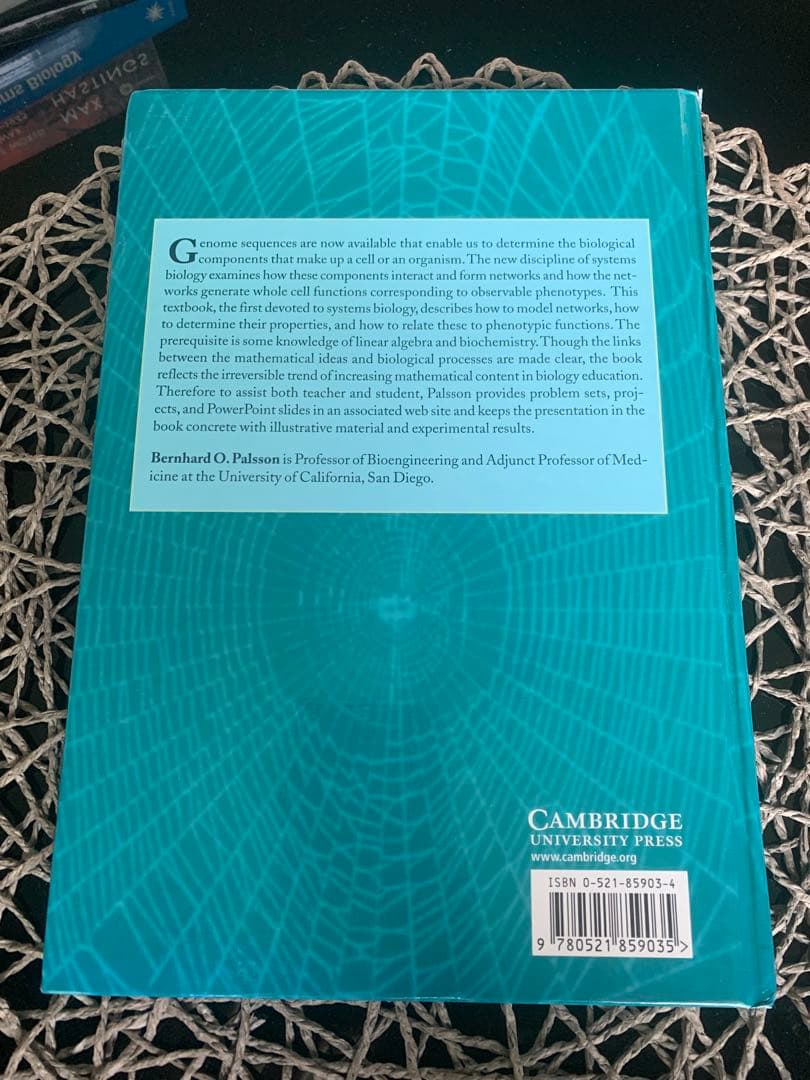 SYSTEMS BIOLOGY Bernhard Ø. Palsson