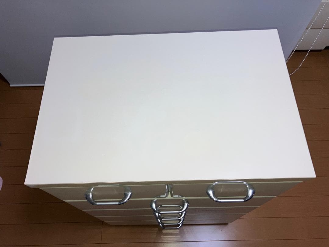 ホワイト鏡面チェスト取手付き 5段 幅60cm高さ90㎝/タンス