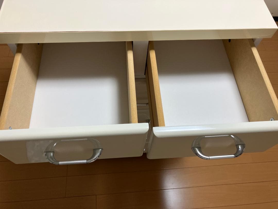 ホワイト鏡面チェスト取手付き 5段 幅60cm高さ90㎝/タンス