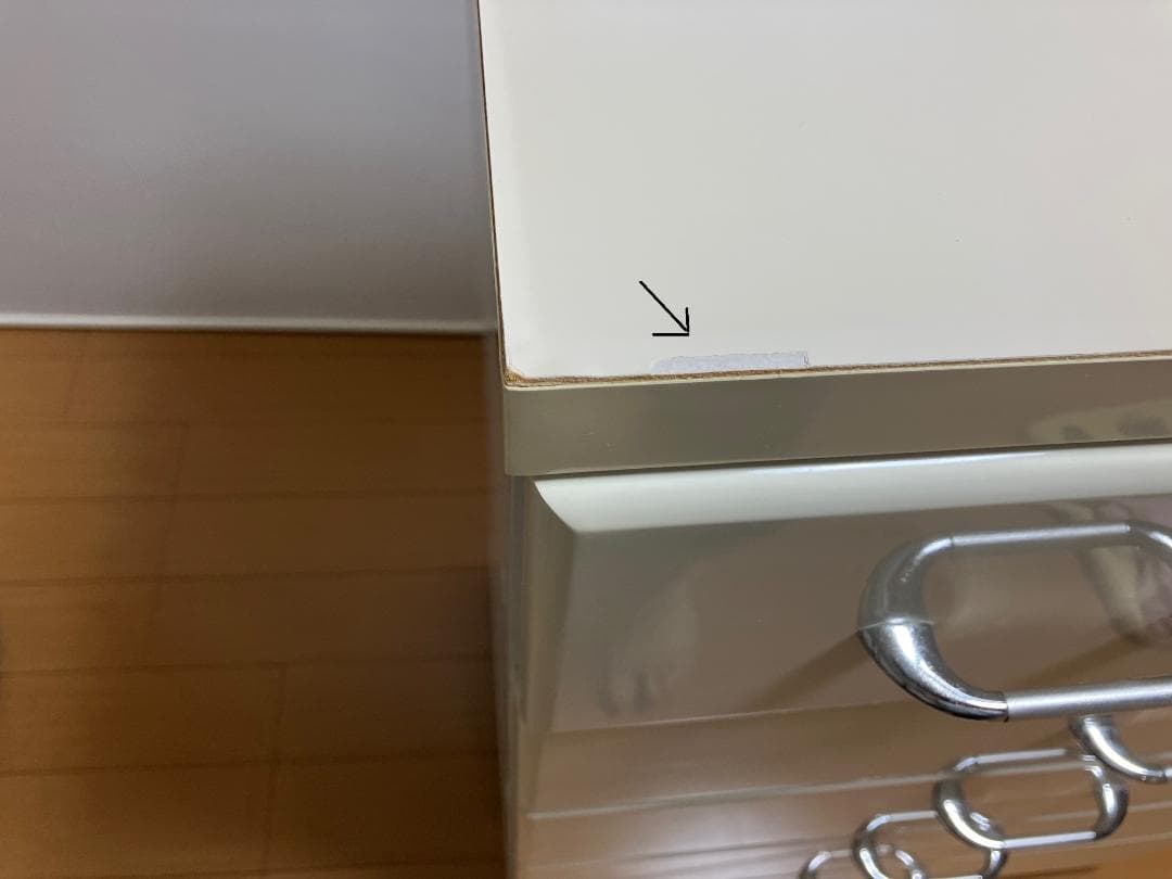 ホワイト鏡面チェスト取手付き 5段 幅60cm高さ90㎝/タンス