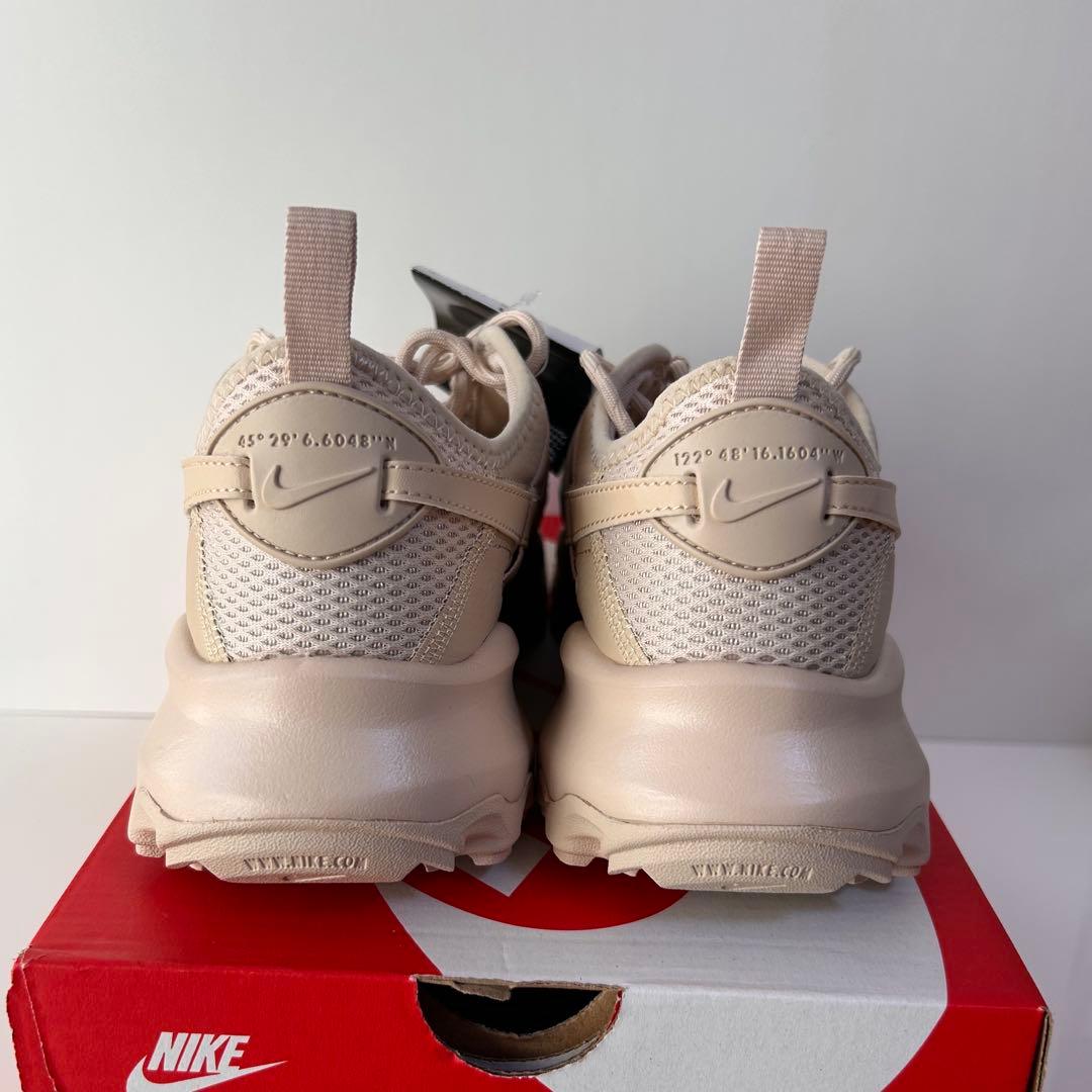 NIKE ベージュ スニーカー