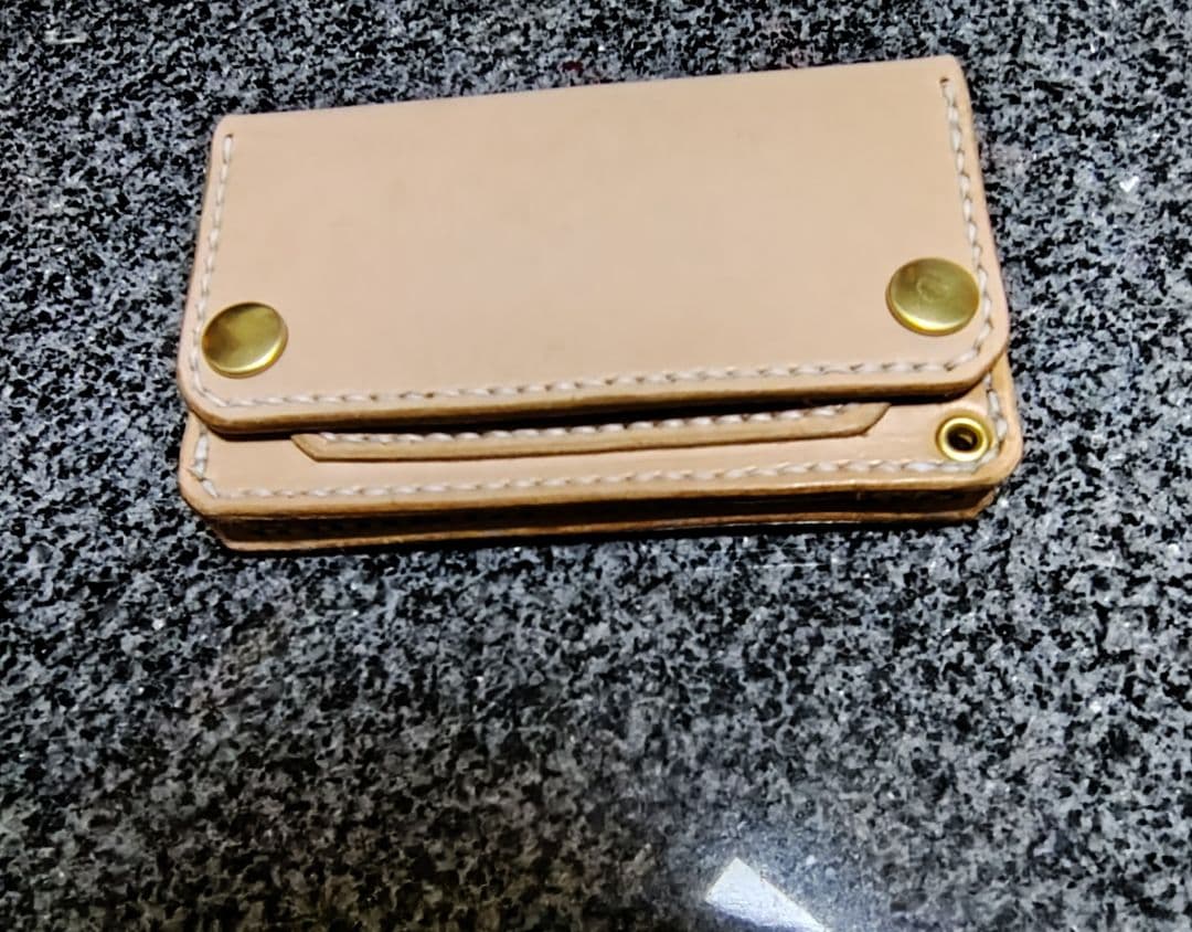 ミドルサイズトラッカーウォレット ナチュラル 桜のカービング