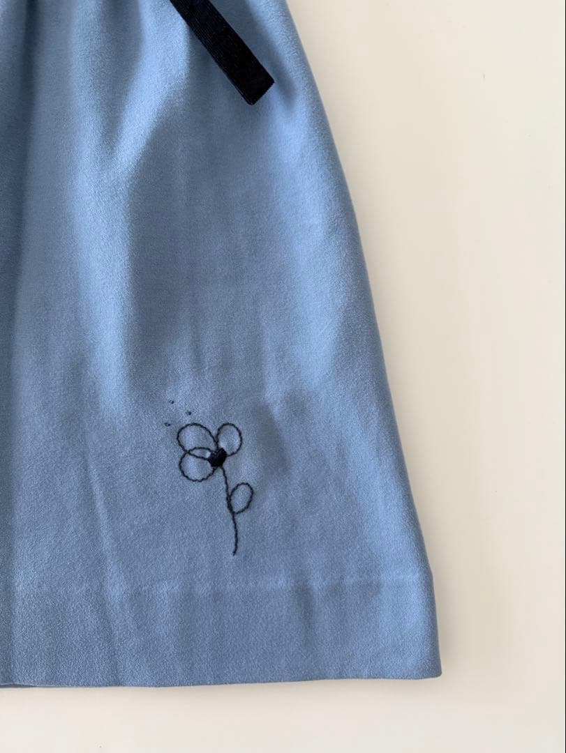 【２度着用】ファミリア丸襟ワンピース 半袖水色刺繍 柔らかなフェルト地綿100%