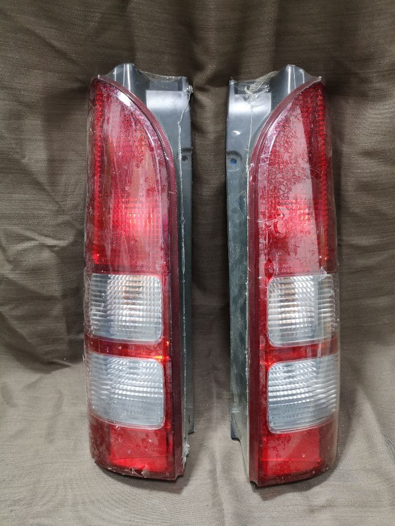 トヨタ ハイエース 純正1型2型用 テールランプ 赤