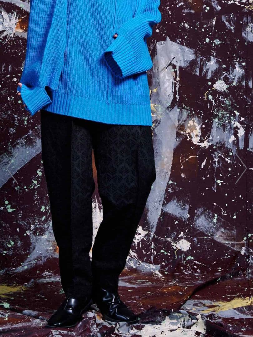 幾何学リーフモールジャガード2インタックワイドテーパードパンツ／ブラック