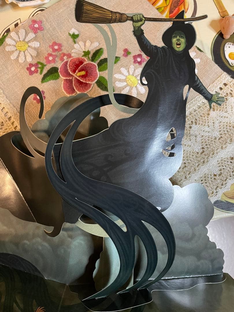 洋書 Wicked: The Musical Pop-Up Compendium