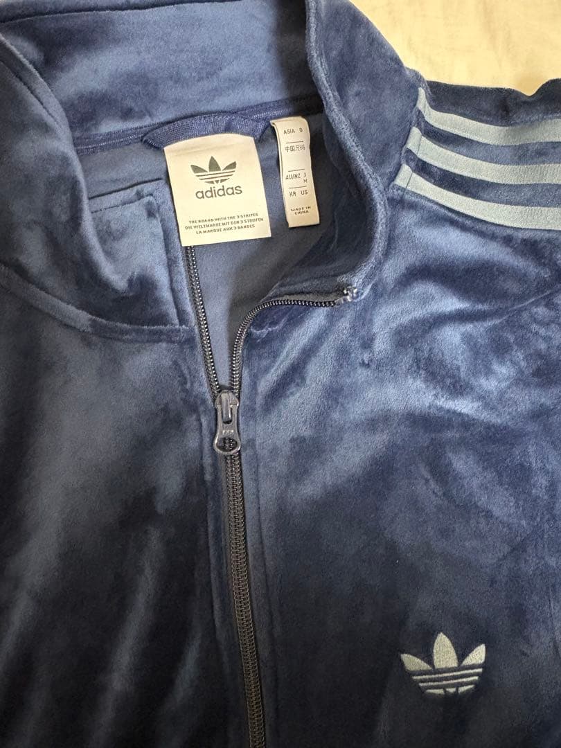 adidas ネイビー ベロアトラックジャケット