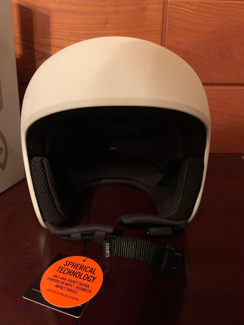 チンガード付き　GIRO ホワイト スキーヘルメットMIPS FIS対応