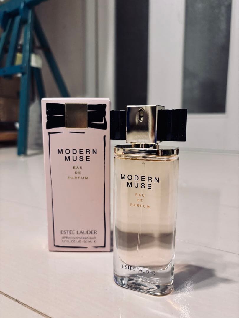 新品未使用エスティーローダー モダン ミューズ オーデ パフューム スプレィ