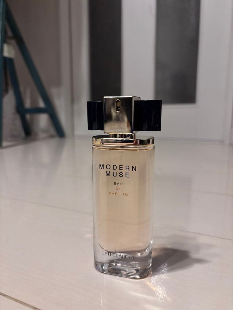 新品未使用エスティーローダー モダン ミューズ オーデ パフューム スプレィ