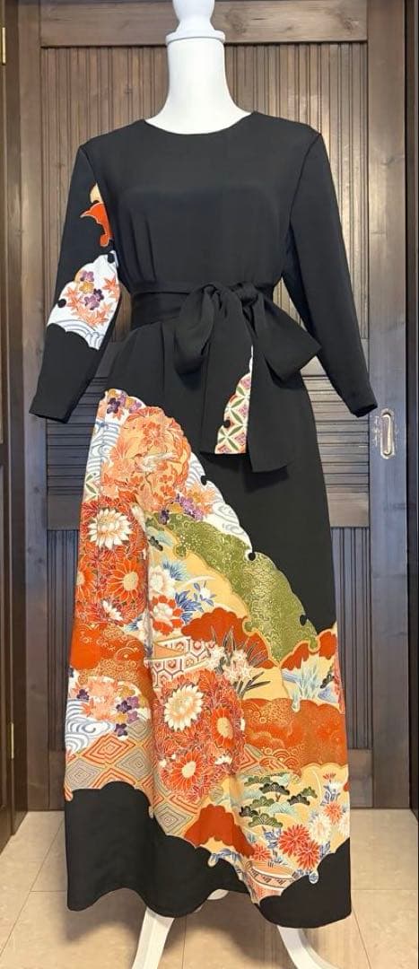 着物リメイク　黒留袖　ロングワンピース　　花鞠