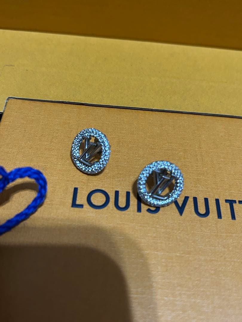 LOUIS VUITTON ラウンド型ピアス