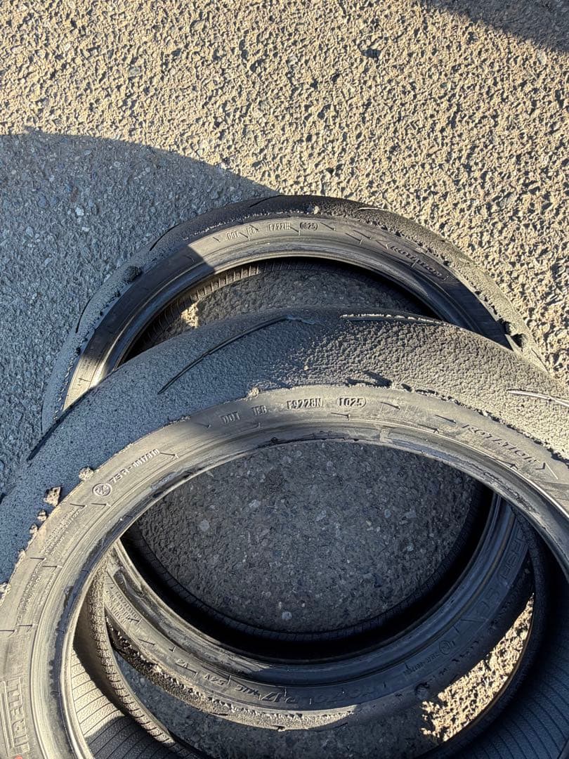 ピレリスーパーコルサ バリ山　V4 140/70R17 & 110/70R17