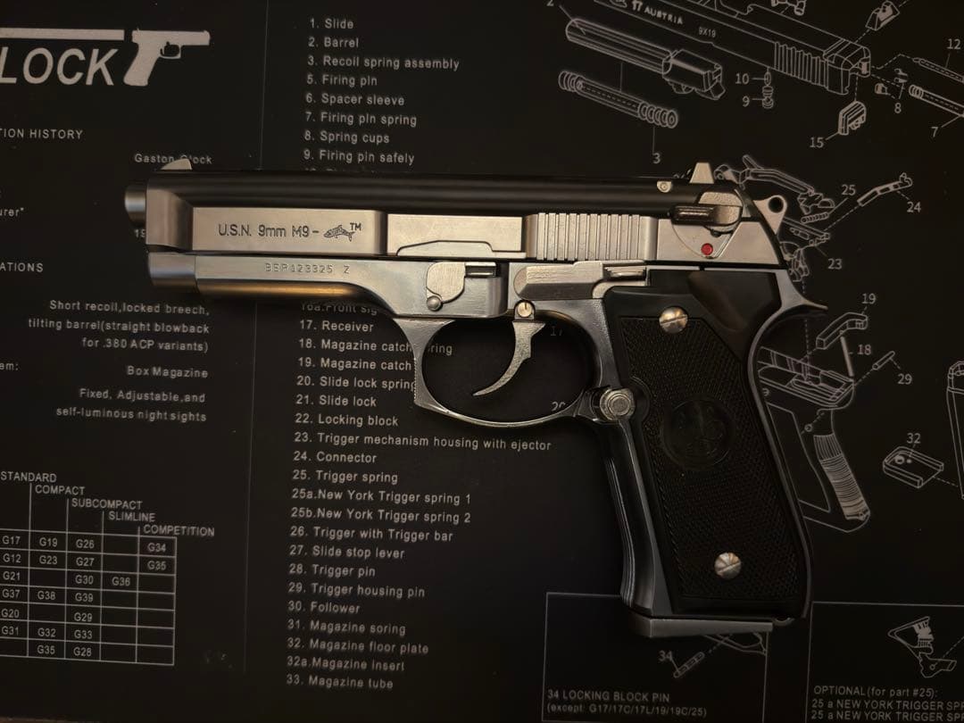 U.S.N 9MM M9ドルフィン　シルバーABS モデルガン　未発火