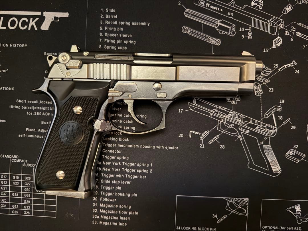 U.S.N 9MM M9ドルフィン　シルバーABS モデルガン　未発火