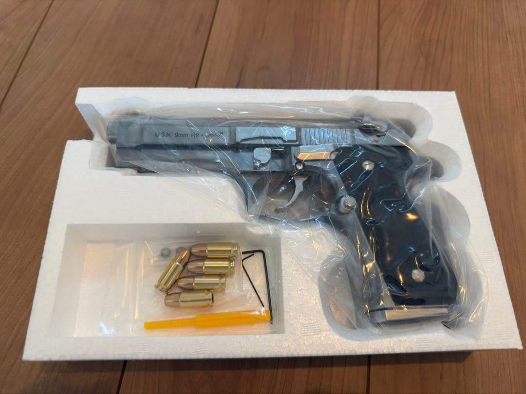 U.S.N 9MM M9ドルフィン　シルバーABS モデルガン　未発火