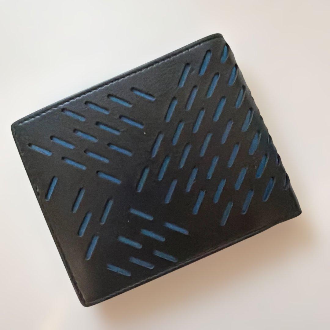 Bottega Veneta 二つ折り財布 黒と青