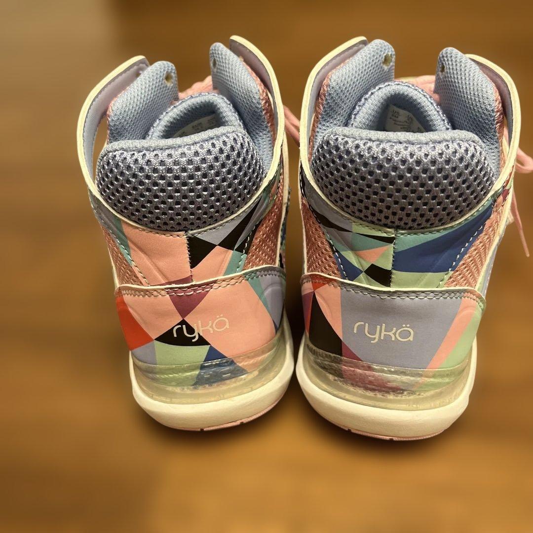 ライカrykaハイカット24.5センチエアロビズンバ　トレーニングシューズ美品