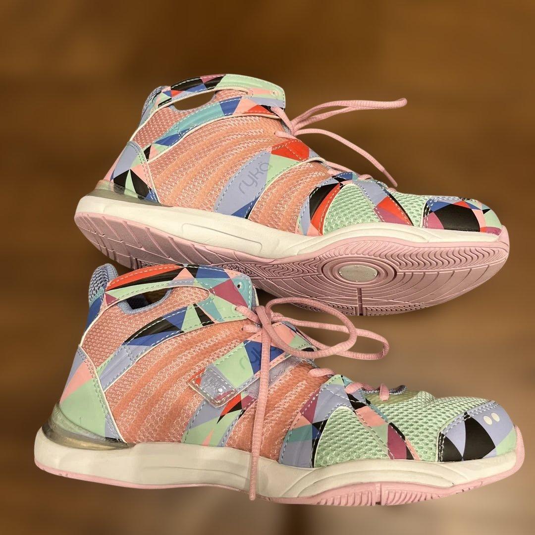 ライカrykaハイカット24.5センチエアロビズンバ　トレーニングシューズ美品