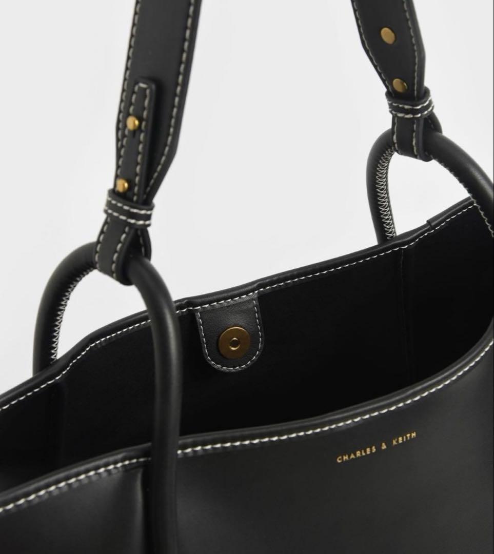 人気No. 1★美品　Charles&Keith ライラチューブラートート