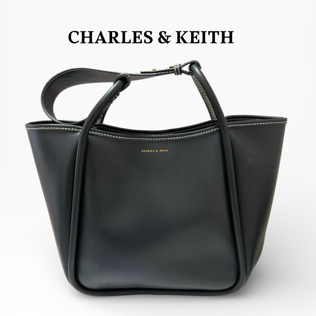 人気No. 1★美品　Charles&Keith ライラチューブラートート
