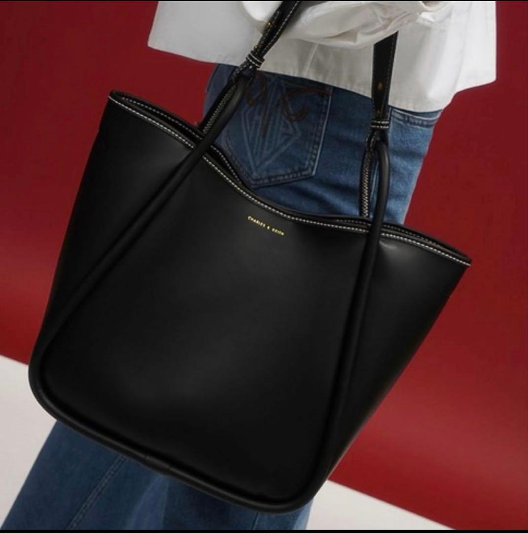 人気No. 1★美品　Charles&Keith ライラチューブラートート