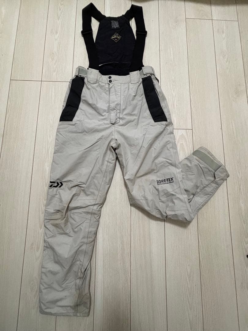ダイワ　コンビアップウィンタースーツ　ゴアテックス　防寒着　収納袋付き